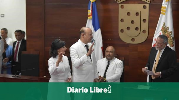 Ulises Rodríguez asume como alcalde de Santiago