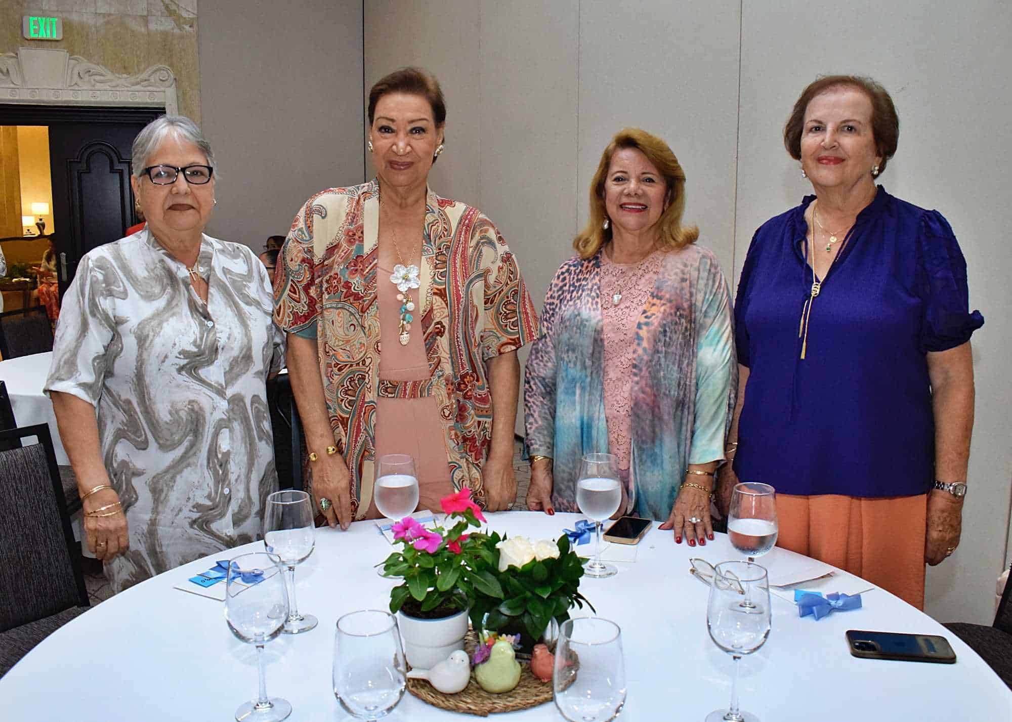  Rita Morel, Laura Hungría, Teresa Vincenzi y Lorenza D´Defino.