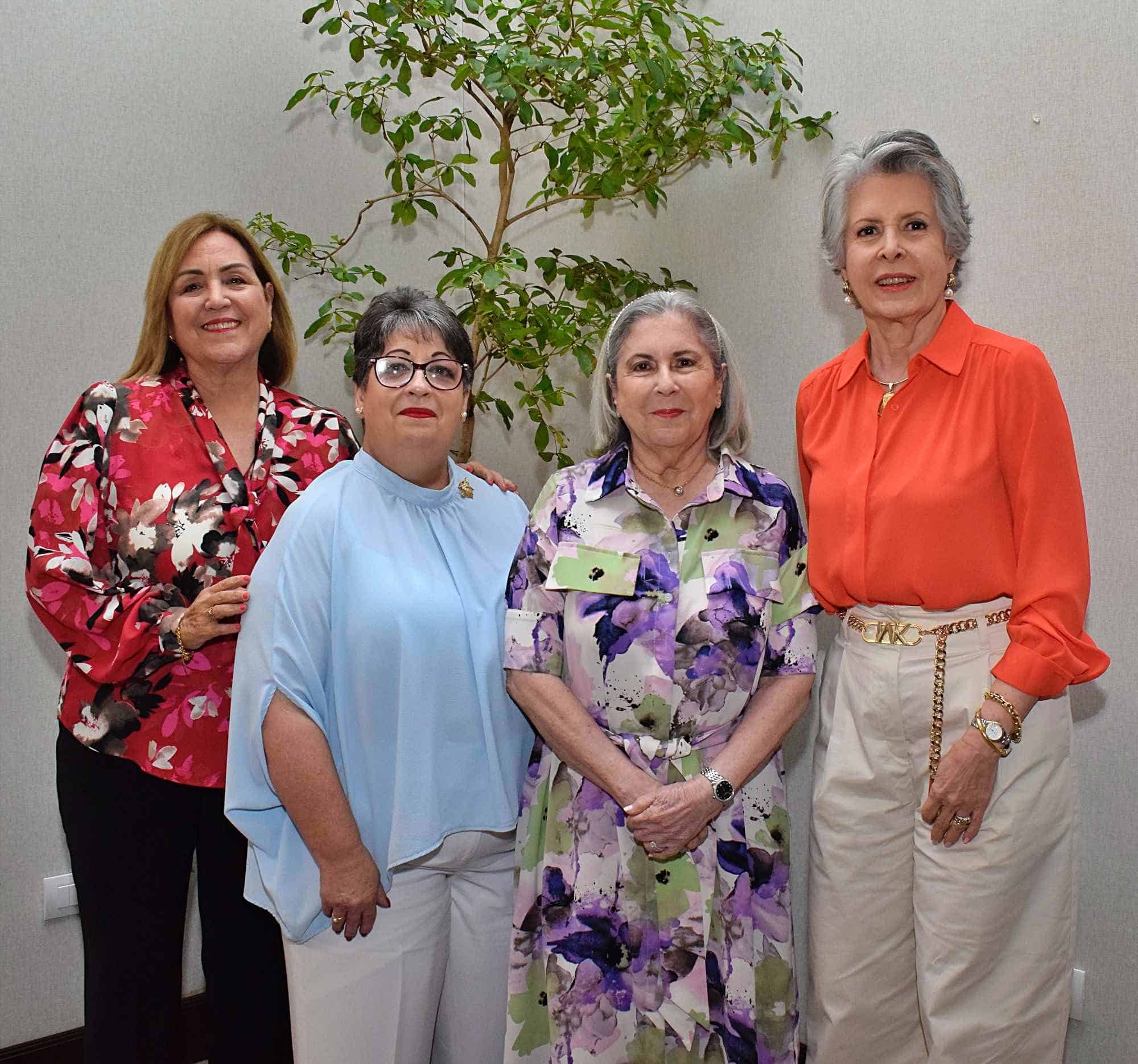 María Filomena Najri, María Rosa Guerra, Rullina Acra y Amelia de Castillo.