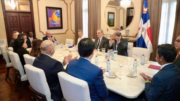 Abinader recibe embajadores acreditados ante ONU que visitan el país por tema de Haití