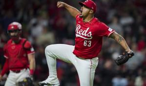 Santiago Espinal y Elly de la Cruz pegó tres hits con tres estafas