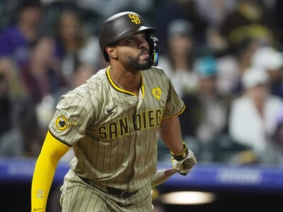 Los Padres aplastan a los Rockies y se acercan a los playoffs