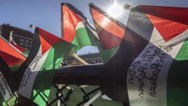 Los estudiantes propalestinos prolongan su acampada en la universidad suiza de Lausana