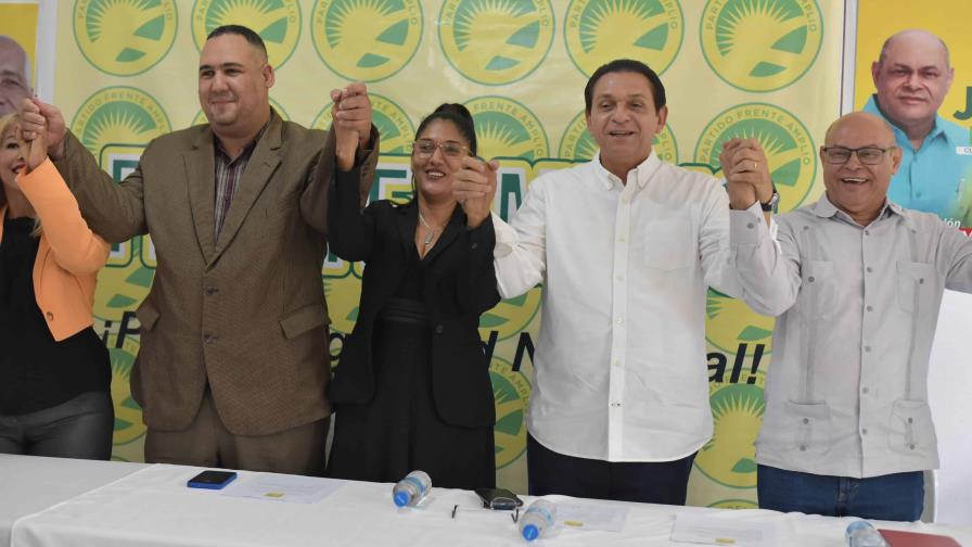 Frente Amplio anuncia apoyo a Daniel Rivera como candidato a senador en Santiago