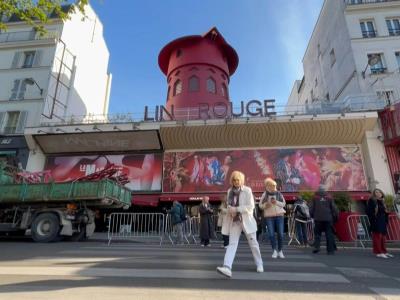 Siniestro en el Moulin Rouge entristece a los parisinos