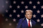 Trump escucha en la corte artimañas de la prensa sensacionalista para apoyarle Trump escucha en la corte artimañas de la prensa sensacionalista para apoyarle