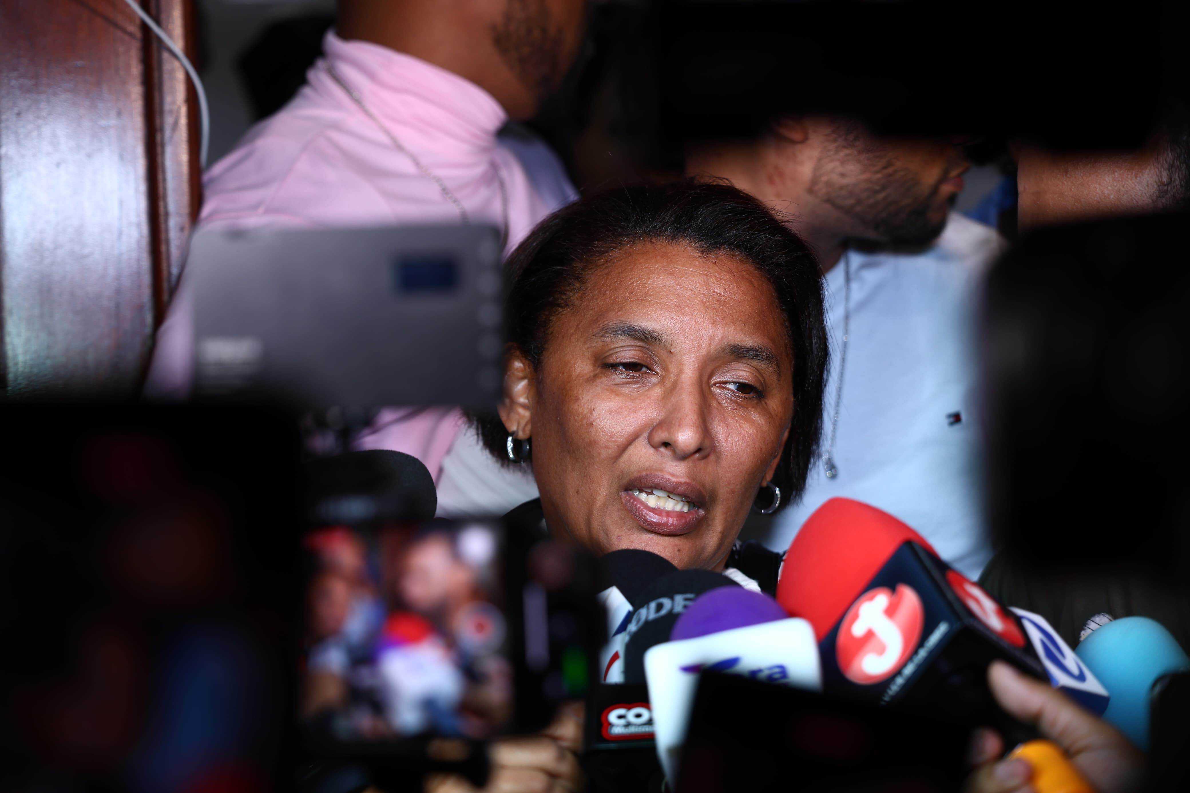 Belinda Decena declara a los medios de comunicación tras la finalización del juicio en el que Chiquito, Luisito y el Dotolcito fueron condenados por la muerte de Joshua Fernández.
