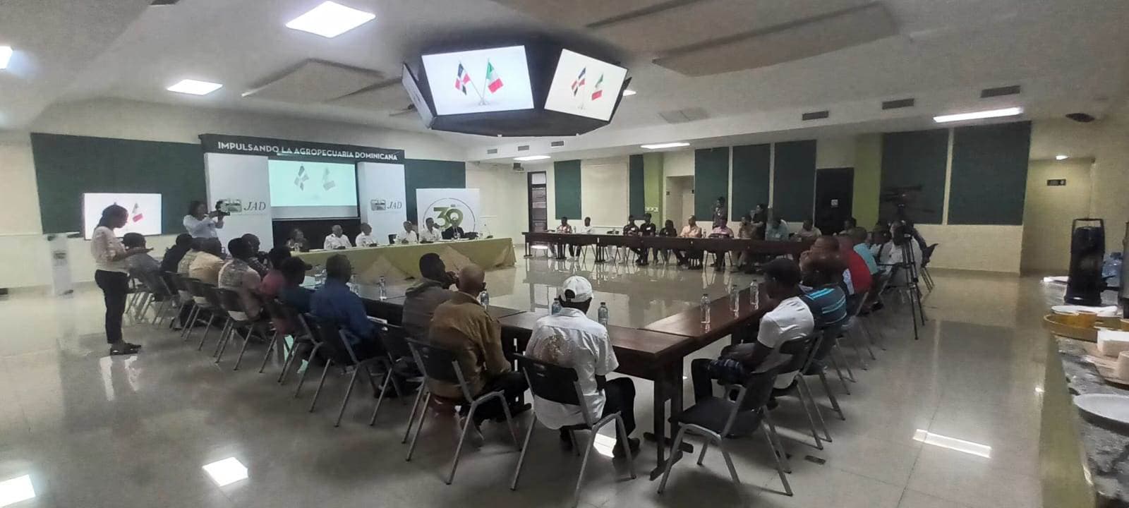 Presentación de resultados  Proyecto Implementación Tecnológica para el Proceso Productivo de Caficultores en la Frontera Dominico-Haitiana.