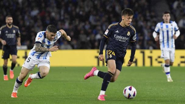 Con gol de Güler, Real Madrid vence 1-0 a Real Sociedad y acaricia el título