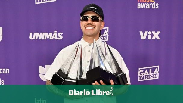 Karol G y Feid arrasan en edición de los Latin American Music Awards
