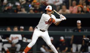 Los Orioles bajan al prospecto número uno del béisbol tras irse de 34-2