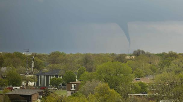 Tornados en el Medio Oeste de EE. UU. causan graves daños en los suburbios de Nebraska