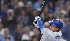 Ohtani responde a los abucheos en Toronto con un jonrón y Dodgers aplastan 12-2 a Azulejos