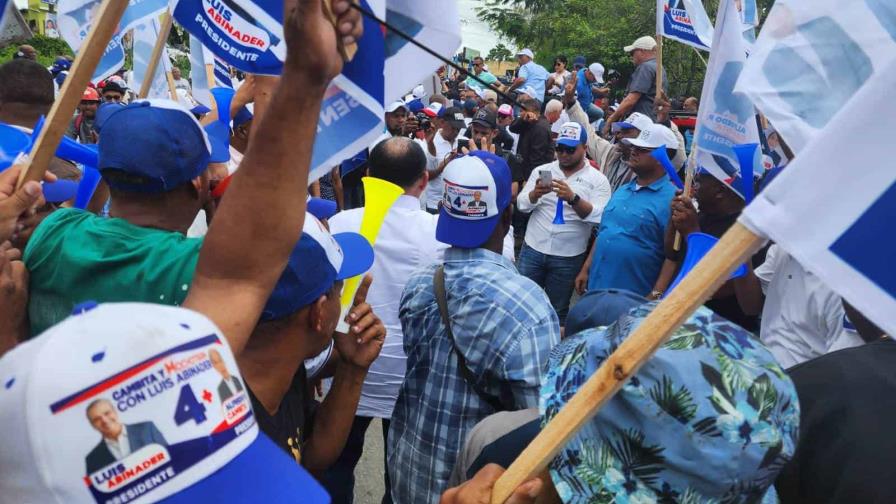 Choferes y amas de casa de Santo Domingo Norte se suman a la caravana en apoyo a Abinader