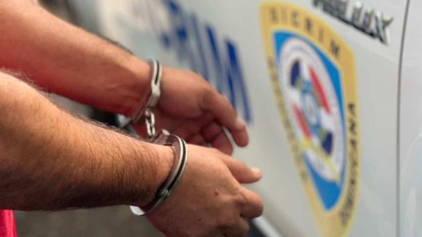 Policía arresta en Santiago chofer de rutas urbanas que presuntamente asaltaba pasajeros