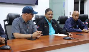 Ministro Administrativo de la Presidencia visita el COE para dar seguimiento a la vaguada