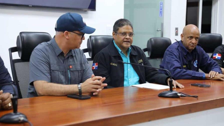 Ministro Administrativo de la Presidencia visita el COE para dar seguimiento a la vaguada