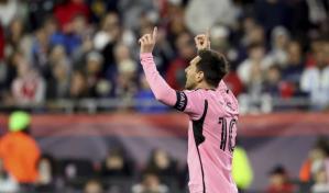 Messi anota un doblete en triunfo del Inter Miami ante el Revolution en un abarrotado estadio