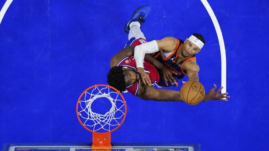 Brunson anota 47, su máximo en playoffs, y Knicks aventajan la serie sobre 76ers