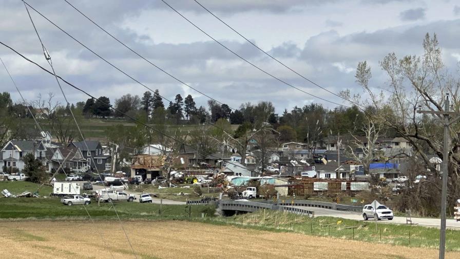 Residentes inician retiro de escombros tras paso de tornados en Nebraska e Iowa