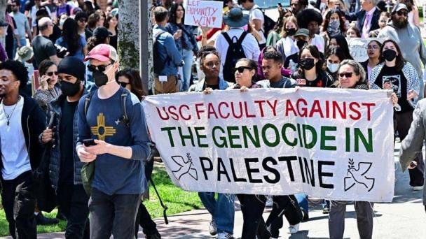 Casa Blanca insta a protestas pacíficas tras cientos de arrestos en universidades