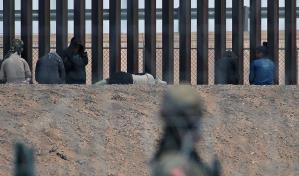 Crece el miedo de los migrantes al crimen organizado tras masacre en el norte de México