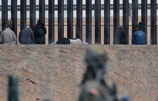 Crece el miedo de los migrantes al crimen organizado tras masacre en el norte de México