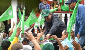 Leonel Fernández moviliza a sus simpatizantes en Santo Domingo Este