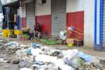 En el mercado de Santiago se ofertan productos hasta después de echarse a la basura