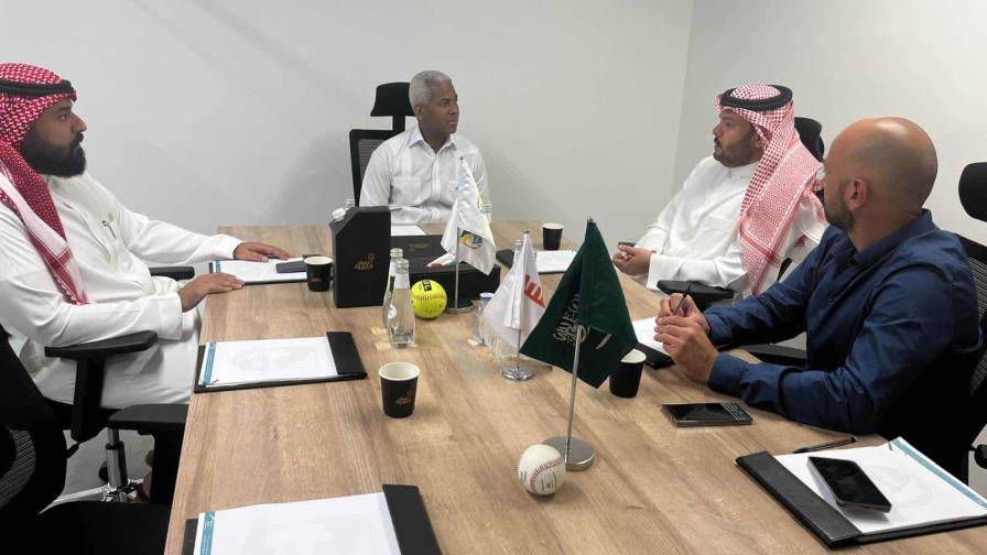 Dominicana se ofrece colaborar en béisbol y softbol a una Arabia Saudí que irrumpe en el deporte