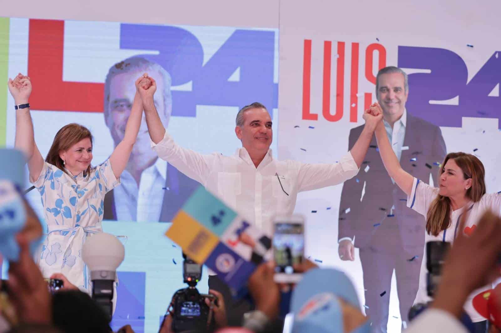 Abinader se encontró con sus frentes sectoriales en el Coliseo Teo Cruz