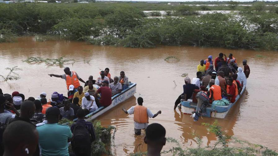 Aumentan a 45 los muertos en Kenia al reventar una presa por las lluvias torrenciales