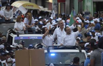 Abinader y Moreno exhiben fuerza en caravana en el Distrito Nacional