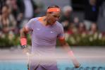 Rafa Nadal resiste para domar a Cachín y sigue vivo en Madrid Rafa Nadal resiste para domar a Cachín y sigue vivo en Madrid