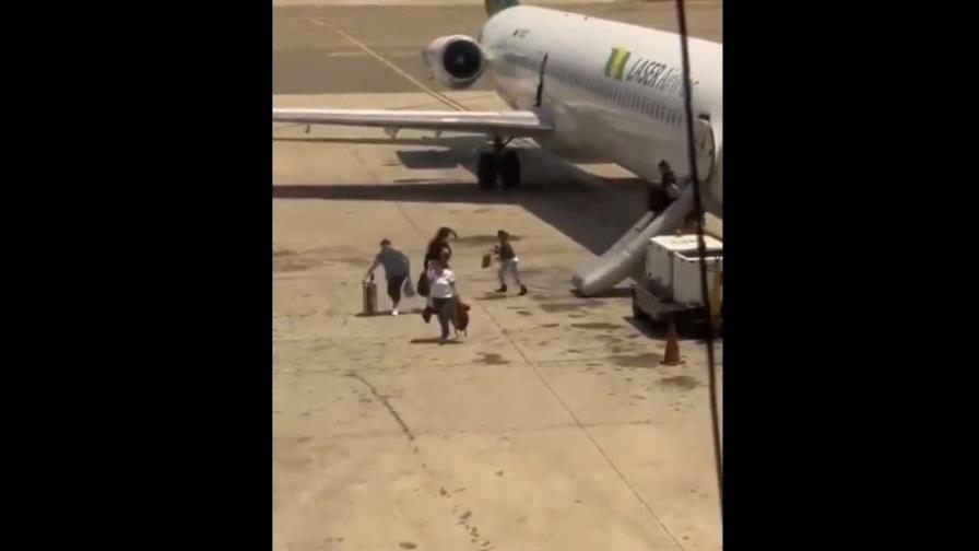Humo en avión con destino a República Dominicana obliga evacuar pasajeros de aeronave