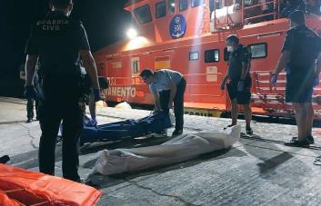 Unos 50 migrantes desaparecidos y 9 supervivientes al hundirse un cayuco rumbo a Canarias