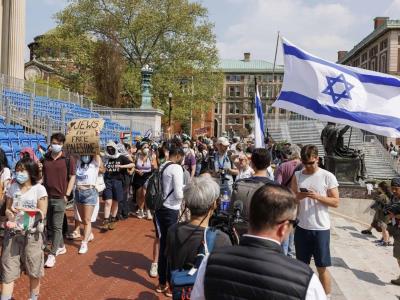 Universidad de Columbia comienza suspensiones tras campamento