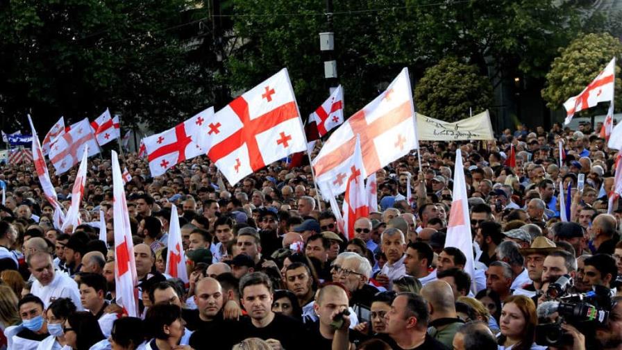 ´Ley rusa´ en Georgia: el partido gobernante envía a sus partidarios a las calles