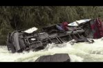 Aumenta a 25 los muertos por caída de autobús a un abismo en norte de Perú