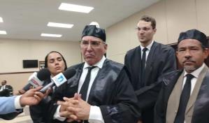 &iquest;Pueden los fiscales subir a estrado sin tener el carnet de abogado?