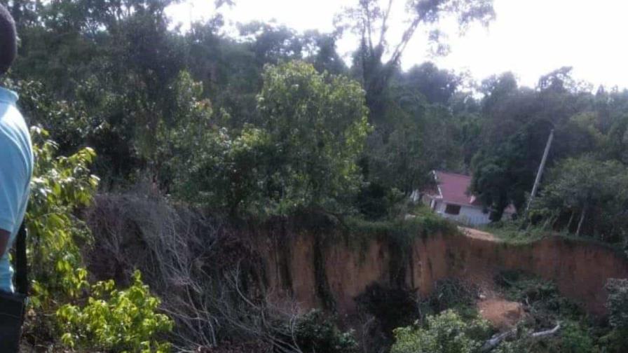 Colapso del puente sobre el río Maguá deja incomunicada localidad de la provincia Duarte
