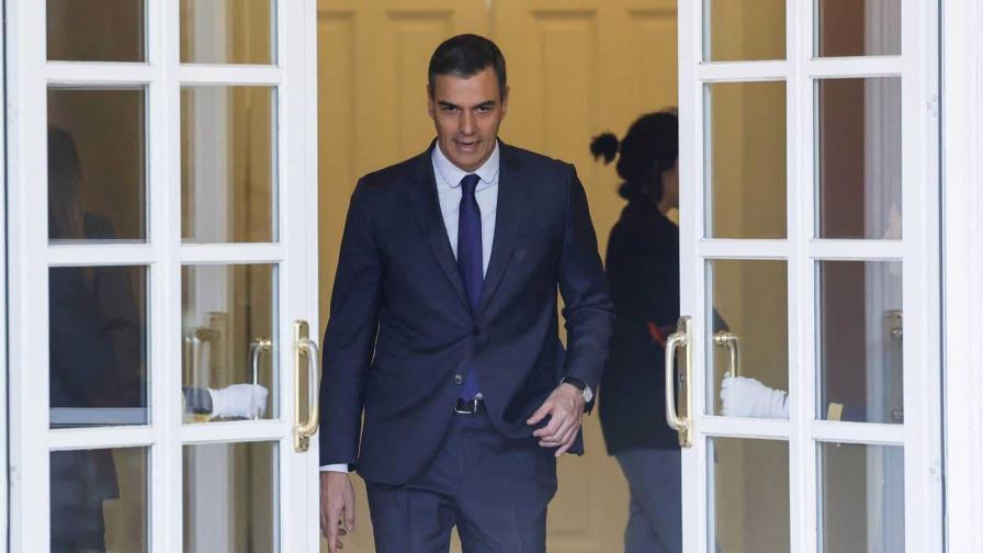 Pedro Sánchez vuelve al trabajo tras el sobresalto de su amenaza de dimisión