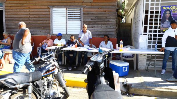 Abinader: “Las primeras carpas las montó aquí el PLD en campaña”