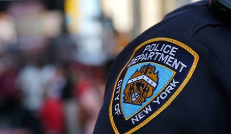 Arrestan a polic&iacute;a de Nueva York acusado de violar a una familiar menor de edad