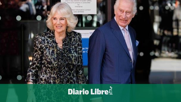 Rey Carlos III y Camila visitan centro hospitalario contra el cáncer