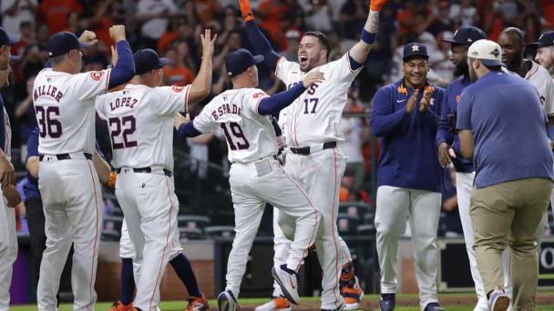 Con jonrón de 2 carreras de Caratini en la 10ma, Astros superan 10-9 a Guardianes
