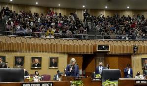 Congreso de Arizona aprueba derogar una prohibición de casi todos los abortos de 1864