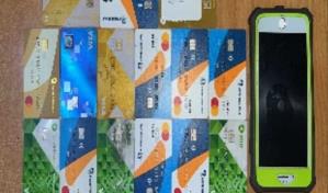 Arrestan hombre que consumi&oacute; miles de pesos con 14 tarjetas robadas en La Romana