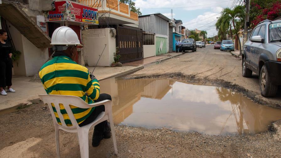 El charco que heredó Dío Astacio en la Urbanización Italia