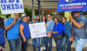 Maestros de Higüey reclaman aumento salarial bajo la consigna está bueno ya, o resuelva o se van